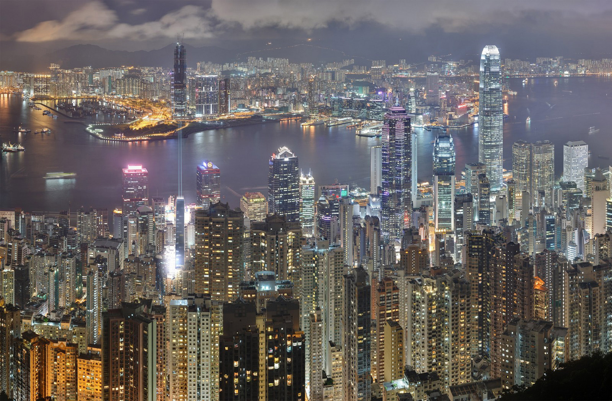 0_Hong_Kong_Night_Skylineinserimento